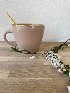 rosane Tasse mit Goldrand