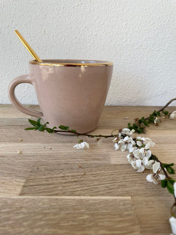 rosane Tasse mit Goldrand