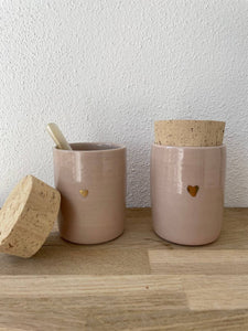 Dose rosa mit Herz