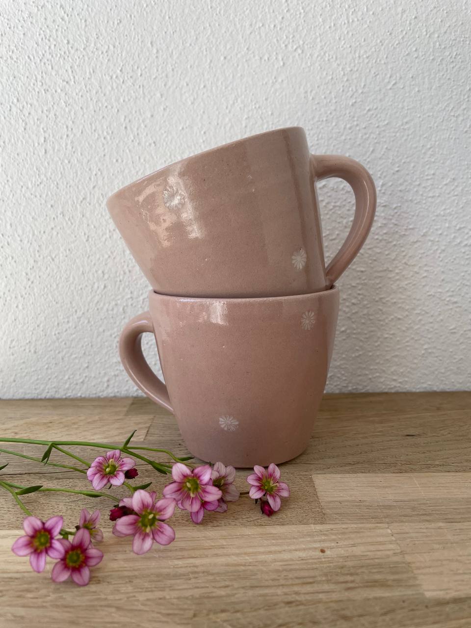 Tasse rosa mit Blumen